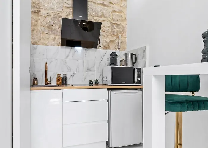 Daire 2 - Centre - Terrace - Wi-fi - Air Conditioning
